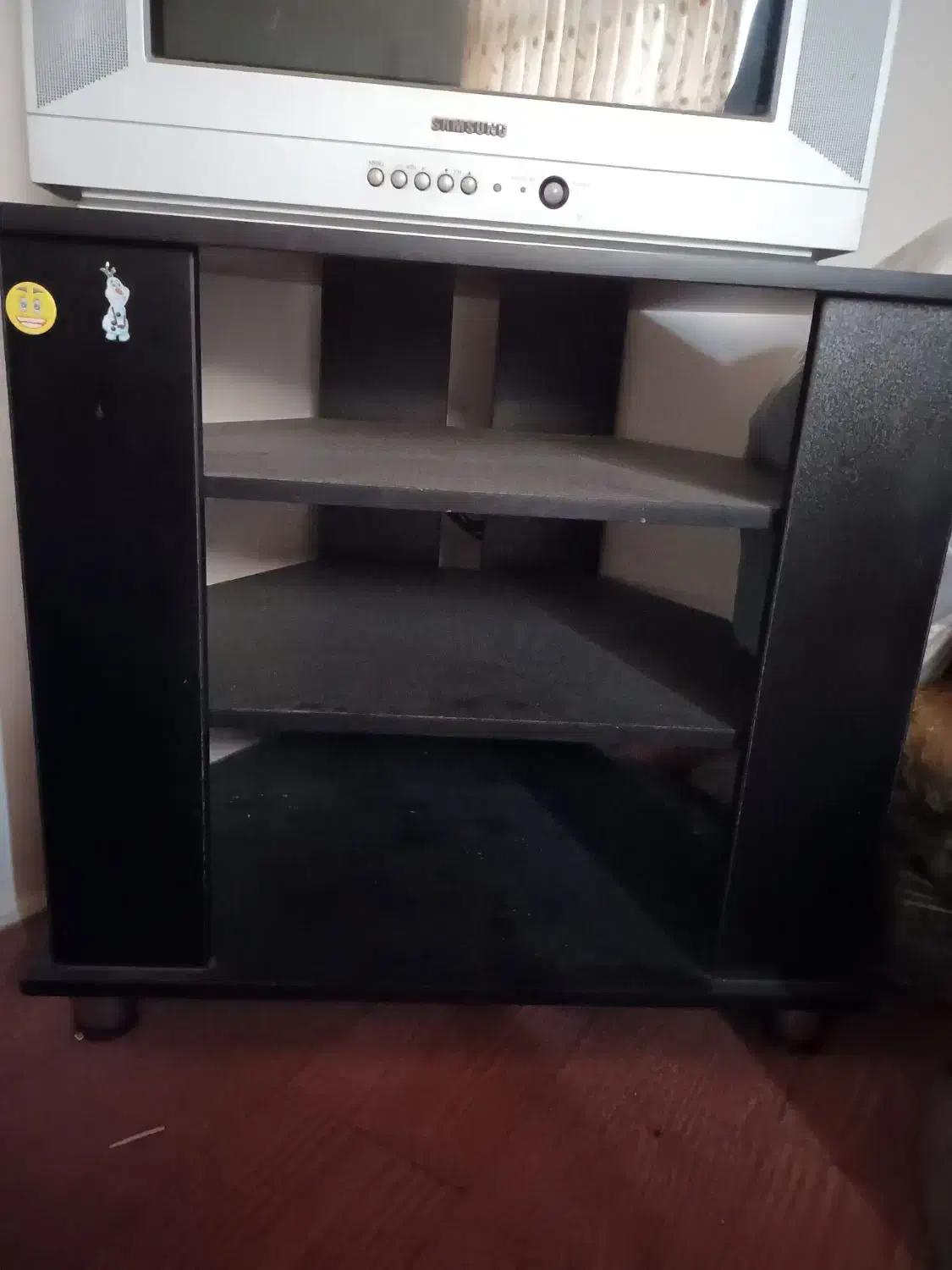 تلوزیون ومیزتلوزیون|تلویزیون و پروژکتور|بندر انزلی, نیمه شعبان|دیوار