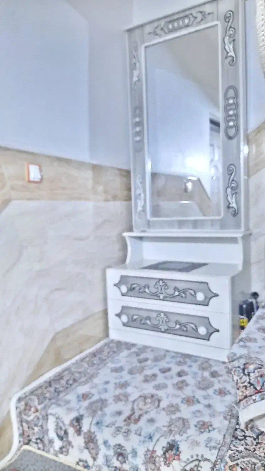 آیینه قدی کشودار|آینه|قم, قلعه کامکار|دیوار