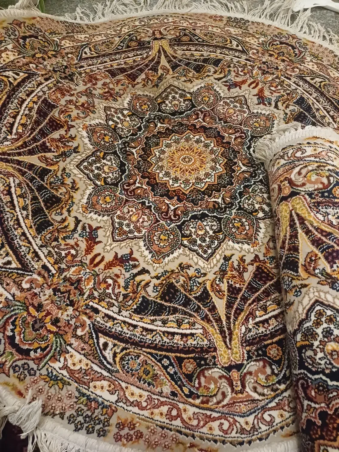 فرش گرد یک در یک دوتا|فرش|گرگان, |دیوار