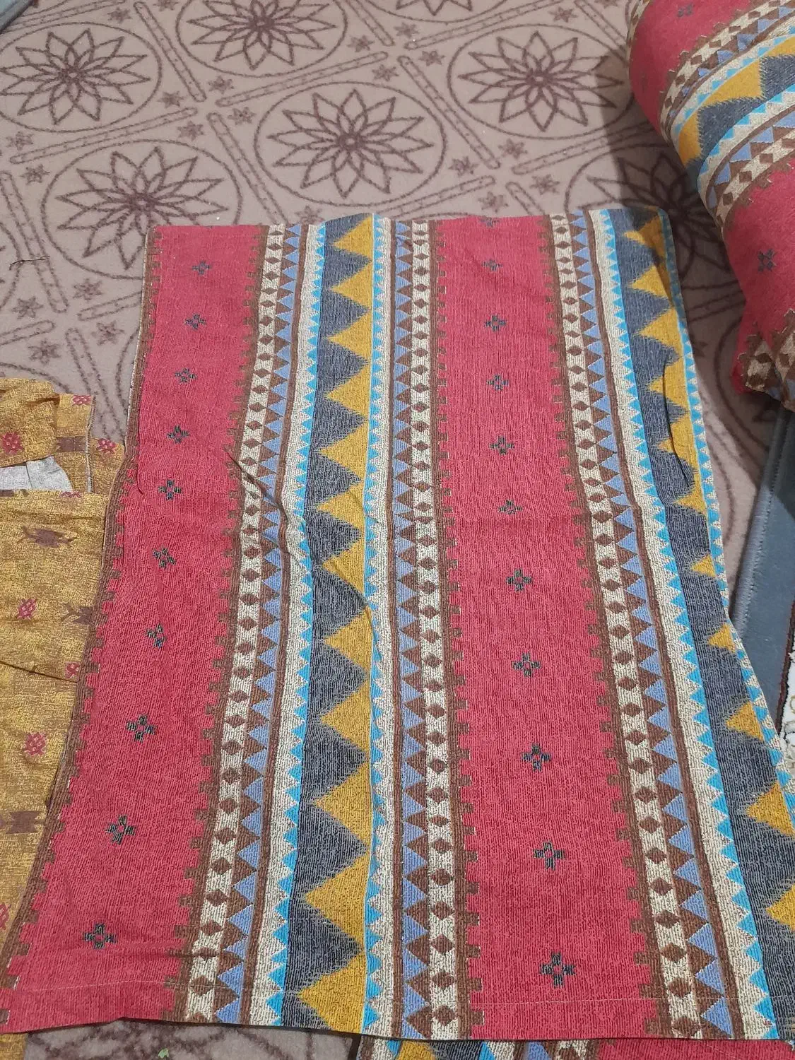 تشک وبالشت روتختی دونفره|رختخواب، بالش، پتو|قم, انسجام|دیوار
