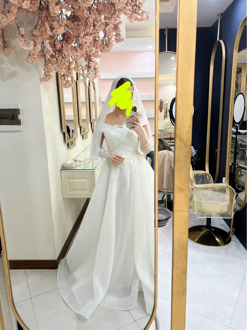 لباس عروس|لباس|رباط‌کریم, رباط‌کریم|دیوار