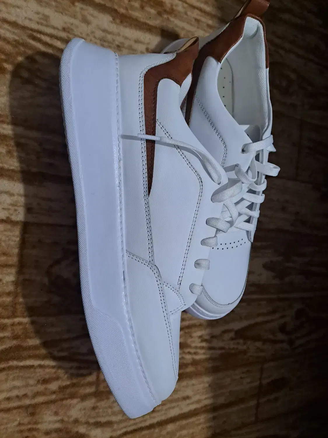 کفش اسپرت طرح زیبا و با کیفیت بالا|کیف، کفش، کمربند|باسمنج, |دیوار