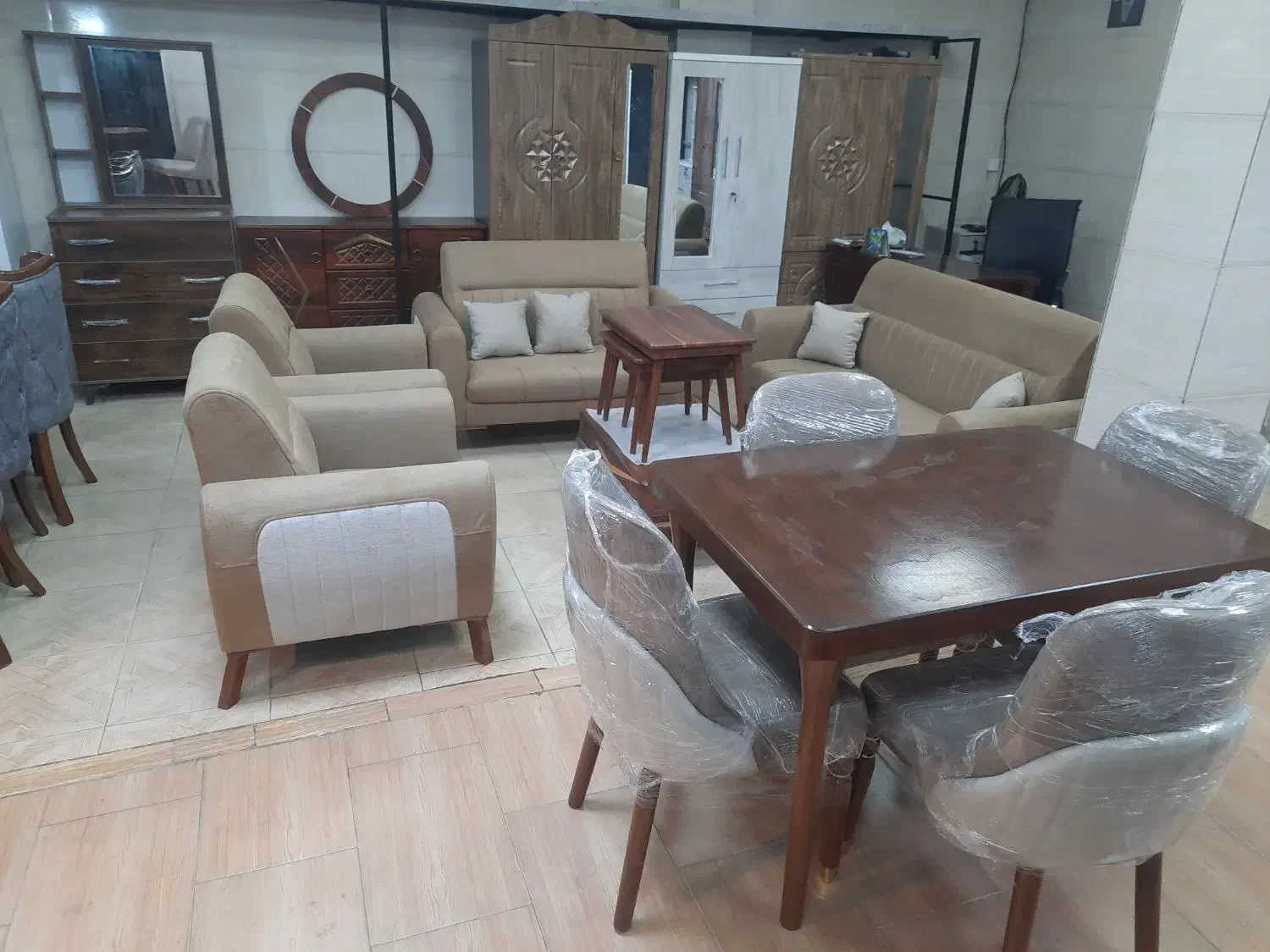 مبل ۷نفره نهارخوری ۴ نفره ست|مبلمان خانگی و میز عسلی|رشت, گلزاران|دیوار