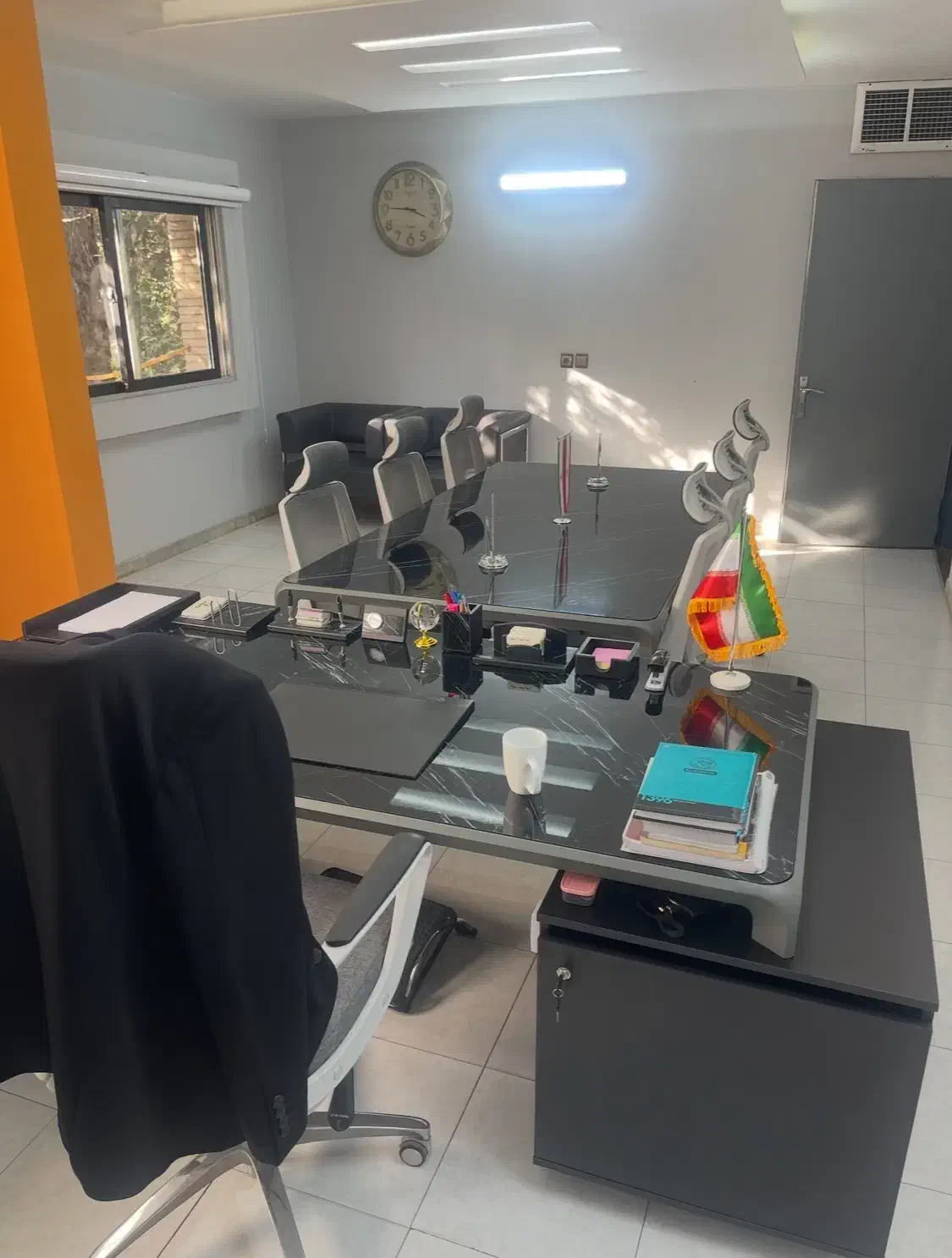 ست کامل میز و صندلی اداری|دفتر کار|اصفهان, چرخاب|دیوار