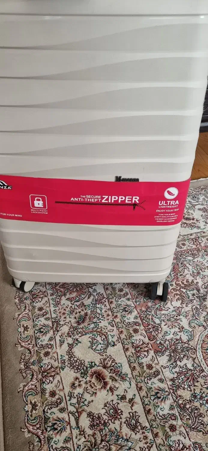 چمدان مارک و جنس اصلی|کیف، کفش، کمربند|صحنه, |دیوار