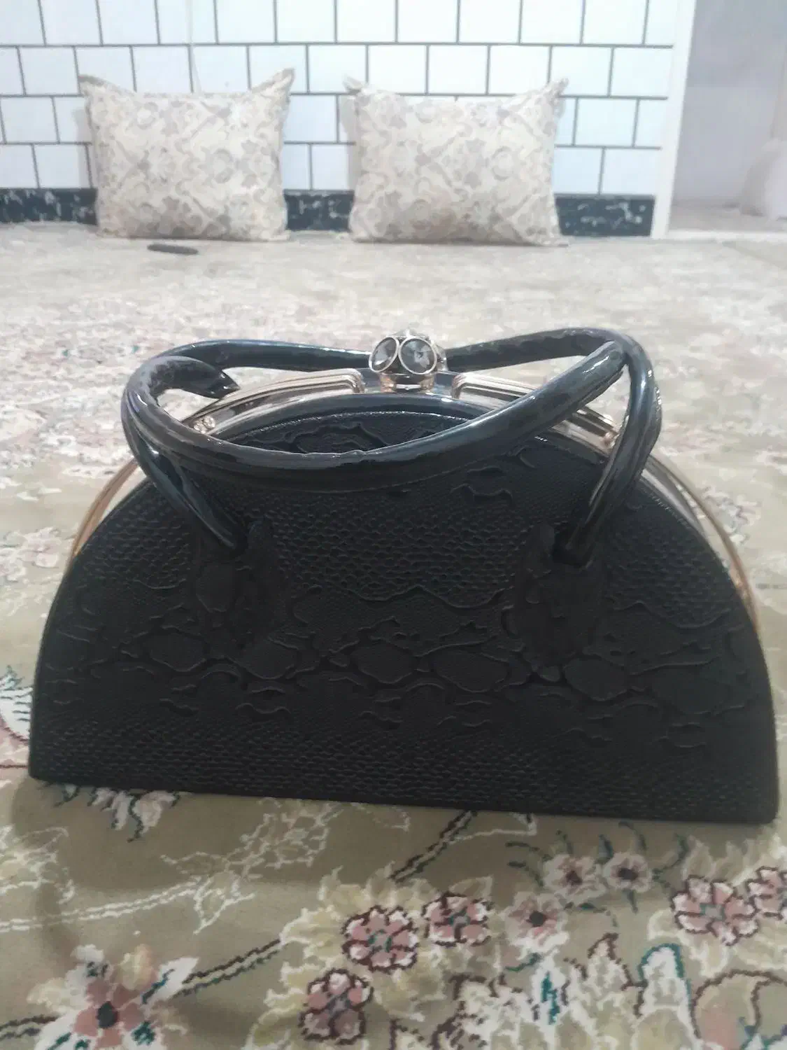 کیف نونو|کیف، کفش، کمربند|کاشان, کارگر|دیوار