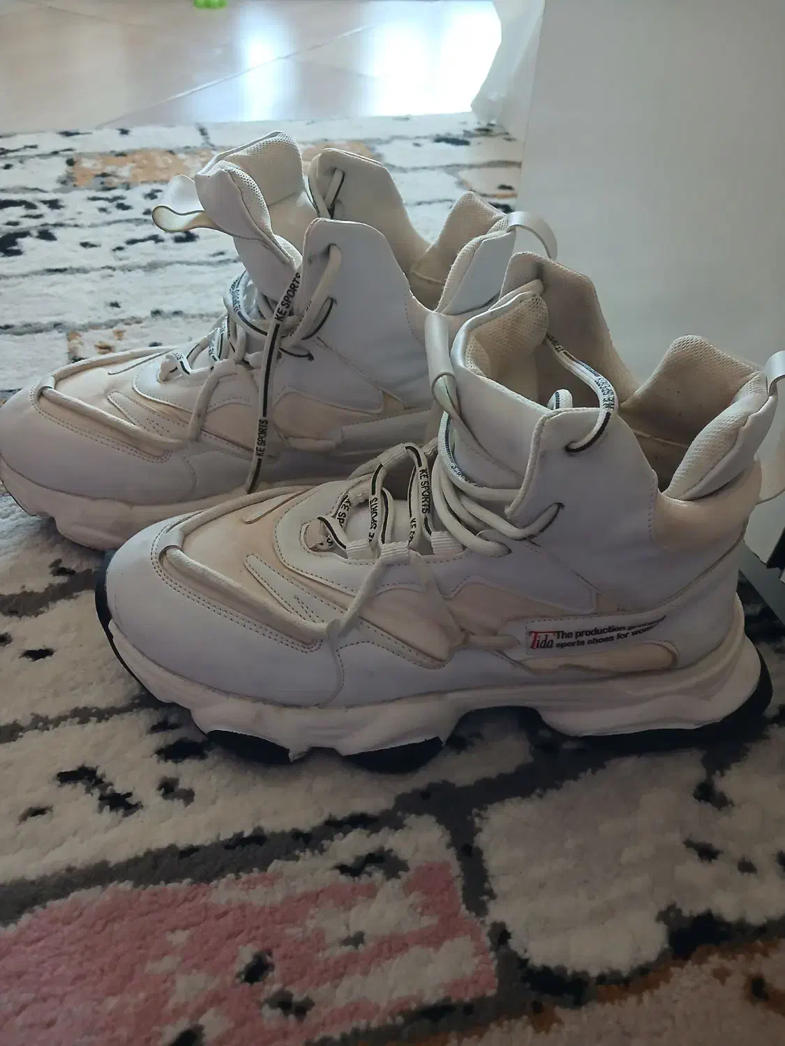 کتونی ساق دار|کیف، کفش، کمربند|گلبهار, شهر جدید گلبهار|دیوار