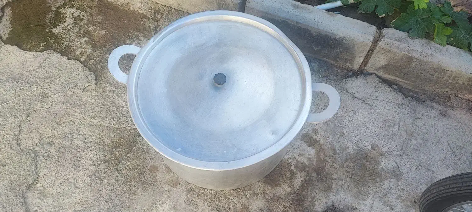 سلام۳عددقابلمه دوتاش یک سایز مساوی هست یکیش بزرگتر|ظروف پختوپز|صفادشت, |دیوار