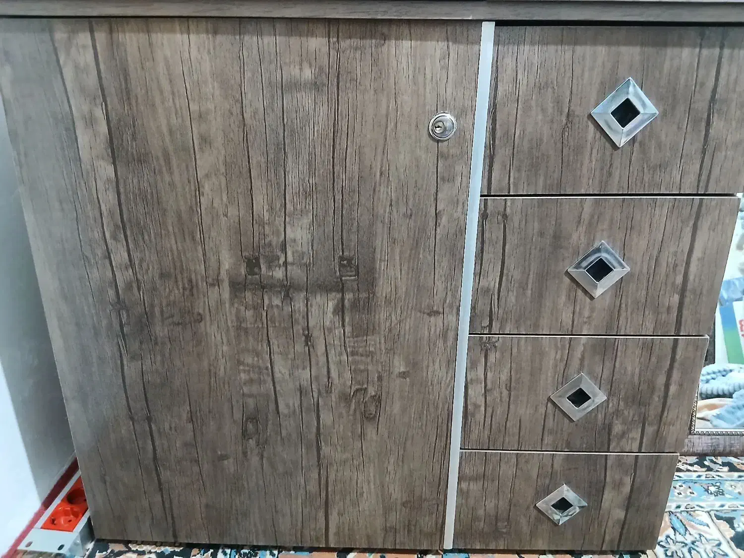 میز چرخ خیاطی نو و تمیز|لوازم خیاطی و بافتنی|رشت, جهاد|دیوار