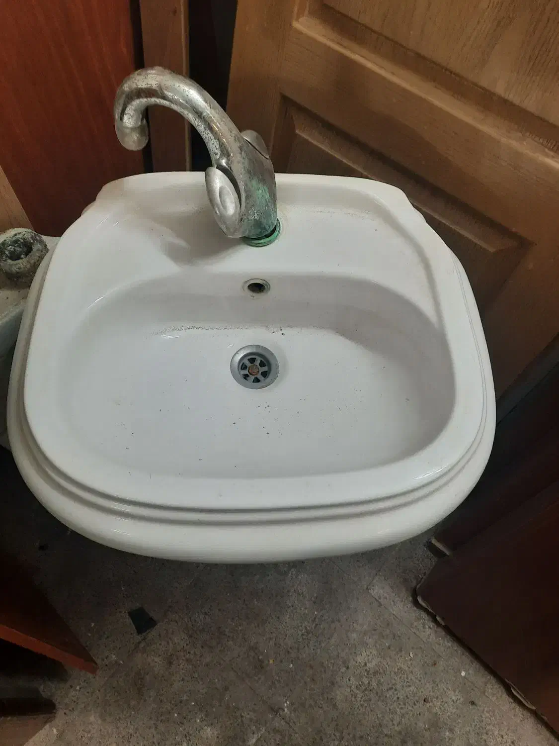 روشویی دسشویی همراه شیر|لوازم سرویس بهداشتی|شاهین‌شهر, مخابرات (شهید بهشتی)|دیوار