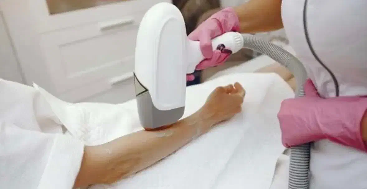 ا‌پراتور لیزر خانم|استخدام درمانی، زیبایی، بهداشتی|رشت, گلباغ نماز|دیوار