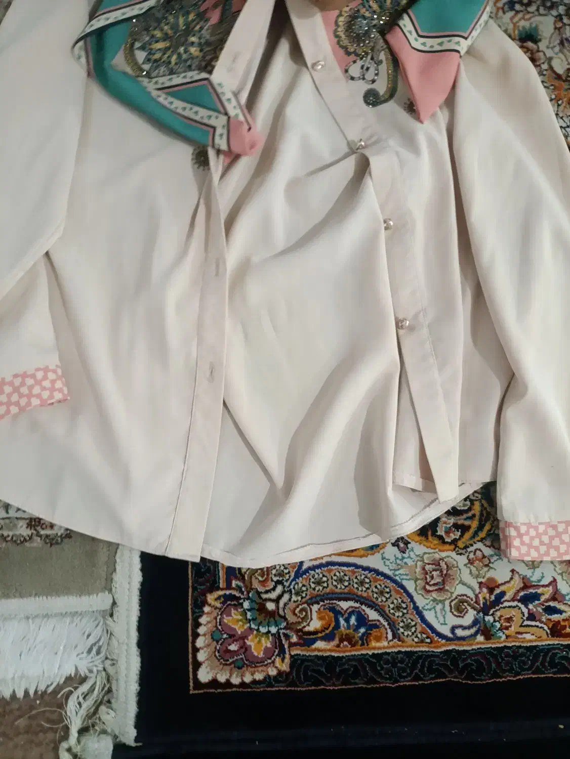 شومیز|لباس|رباطکریم, الارد|دیوار