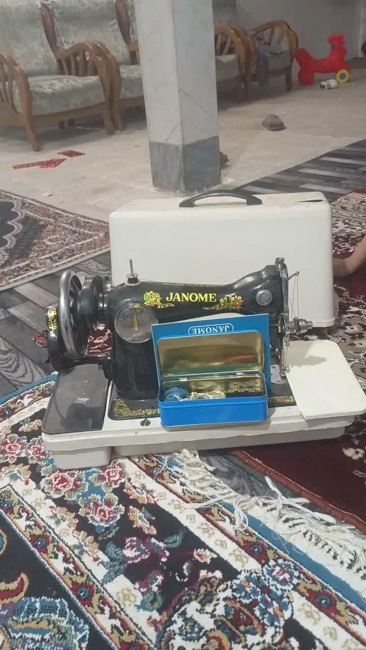 چرخ خیاطی|چرخ خیاطی و ریسندگی|قم, قلعه کامکار|دیوار