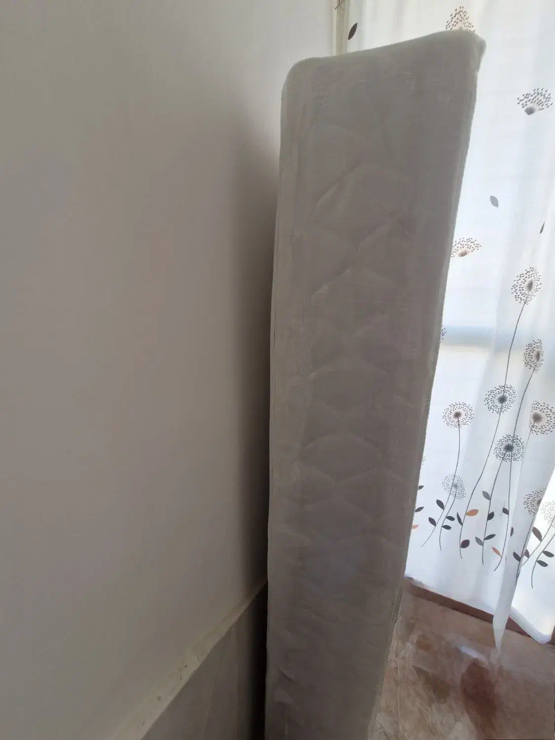 تشک تخت|تشک تختخواب|گوآور, |دیوار