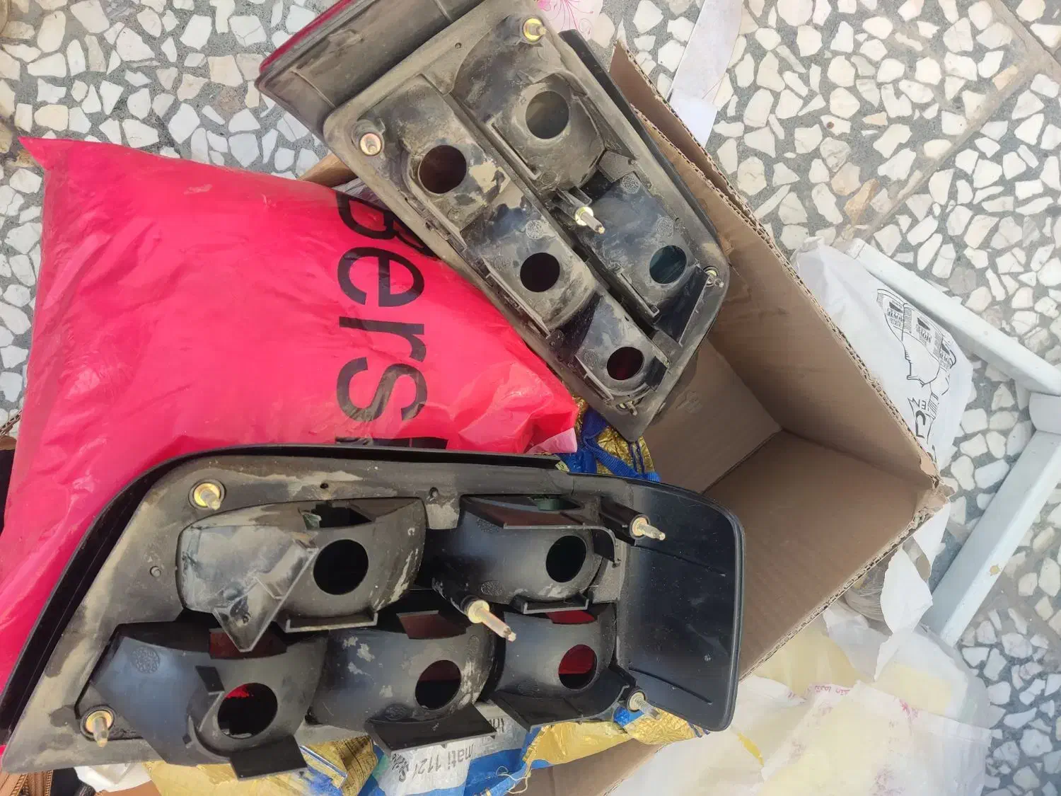 چراغ عقب پژو پارس|قطعات یدکی و لوازم جانبی|شاهین‌شهر, شهرک هشت بهشت|دیوار