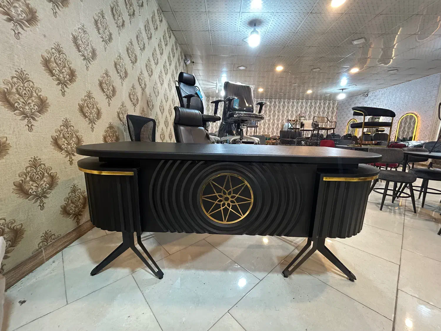 یه یک فروشنده اقا یا خانم نیازمندیم|استخدام بازاریابی و فروش|اسلامشهر, شاطره|دیوار