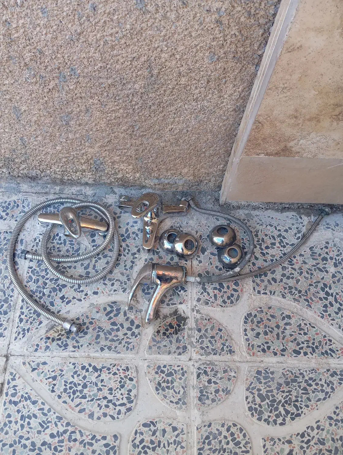 شیر آلات ساختمانی|لوازم سرویس بهداشتی|ایوان, |دیوار