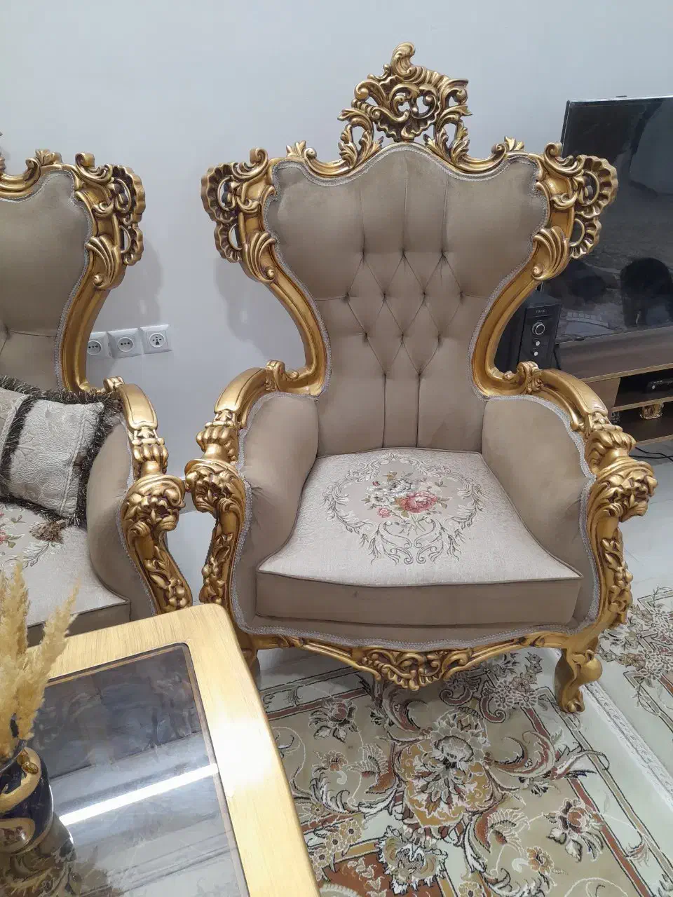 مبل سلطنتی|مبلمان خانگی و میز عسلی|تربت‌حیدریه, باغ سلطانی|دیوار