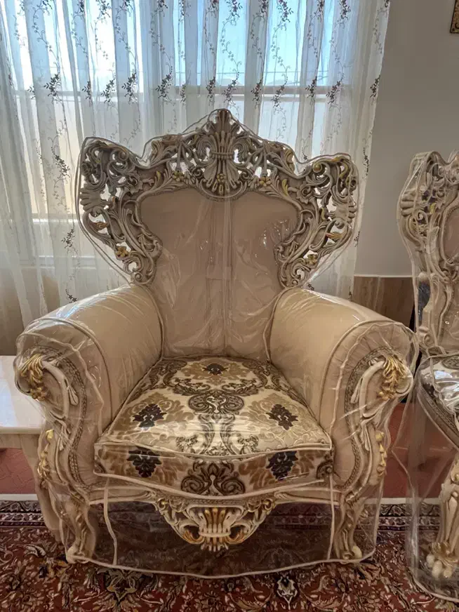 مبلمان و تخت سلطنتی|مبلمان خانگی و میز عسلی|خمینی‌شهر, |دیوار