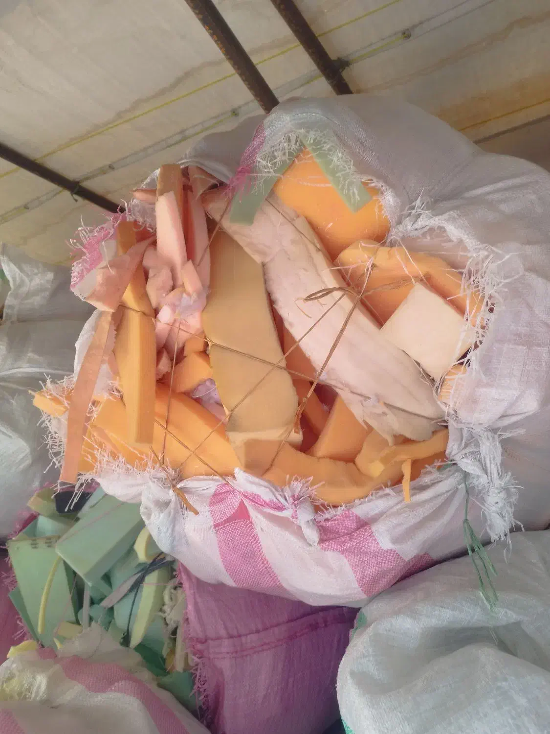 خرید ضایعات اسفنج و فوم سرد با قیمت مناسب|عمدهفروشی|چهاردانگه (تهران), |دیوار