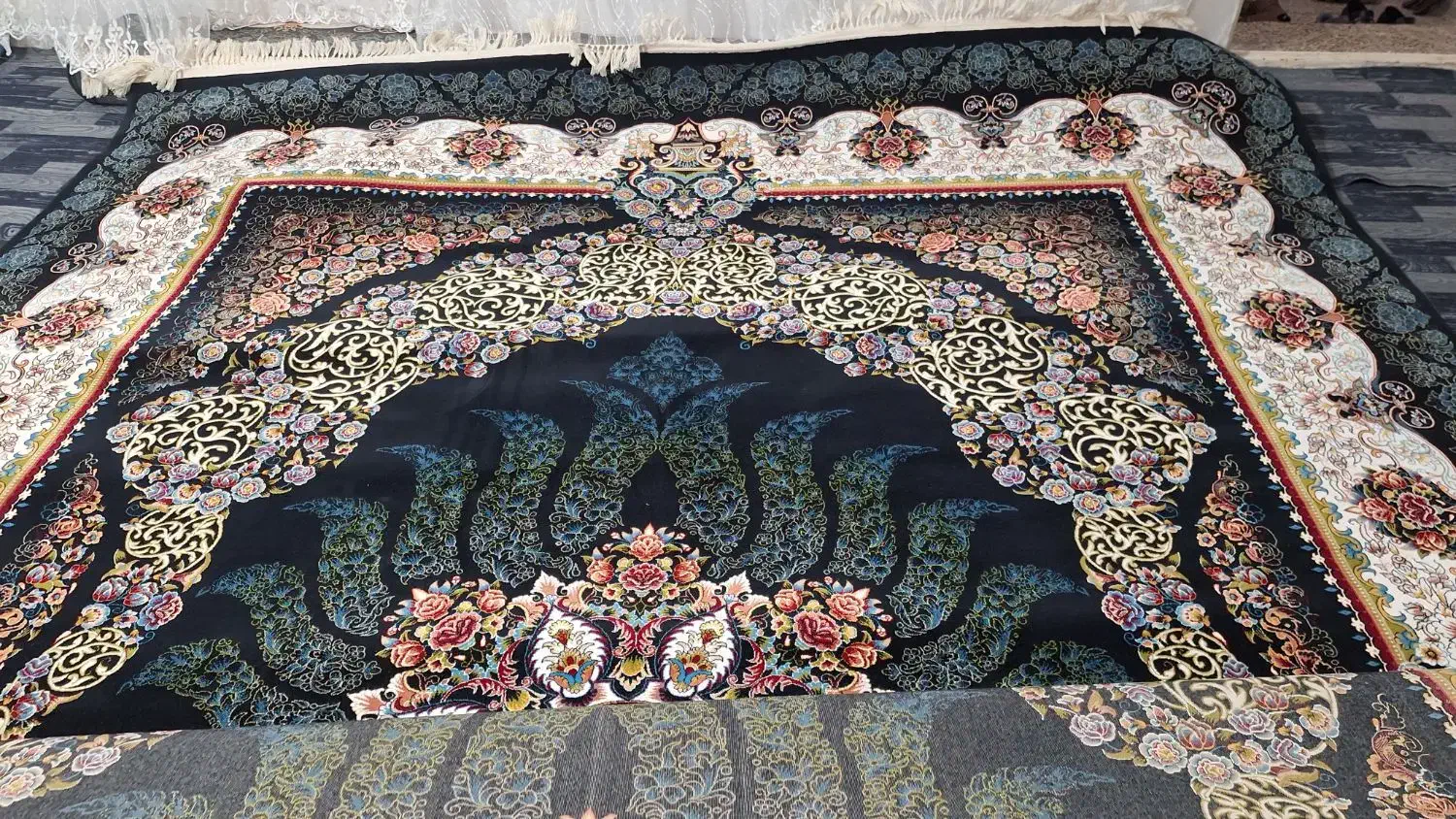 درحدنو|فرش|اقبالیه, |دیوار