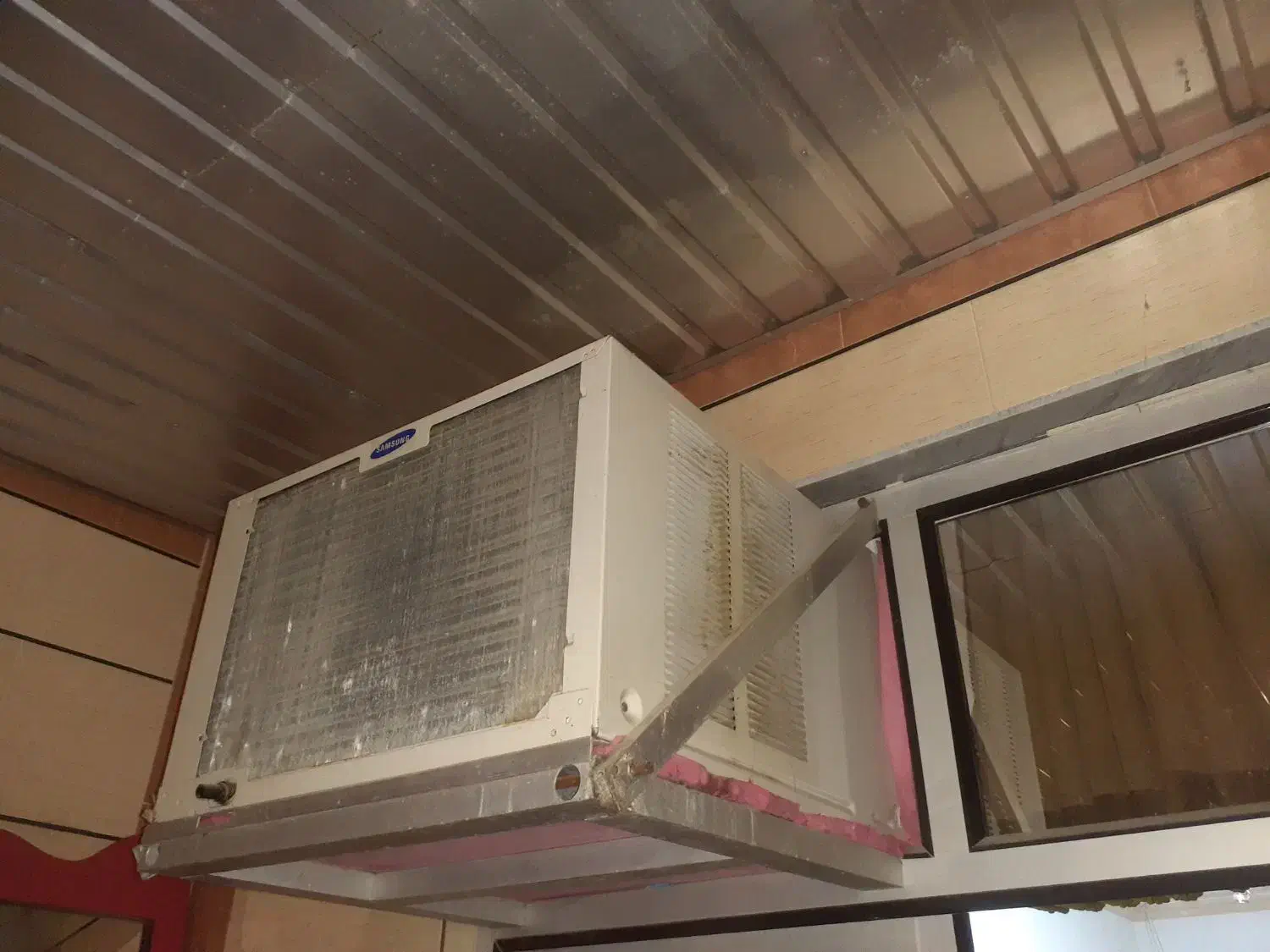 کولر پنجره ای سالم همراه جاکولری المینیوم رو پنجره|کولر گازی و فنکوئل|کردکوی, |دیوار