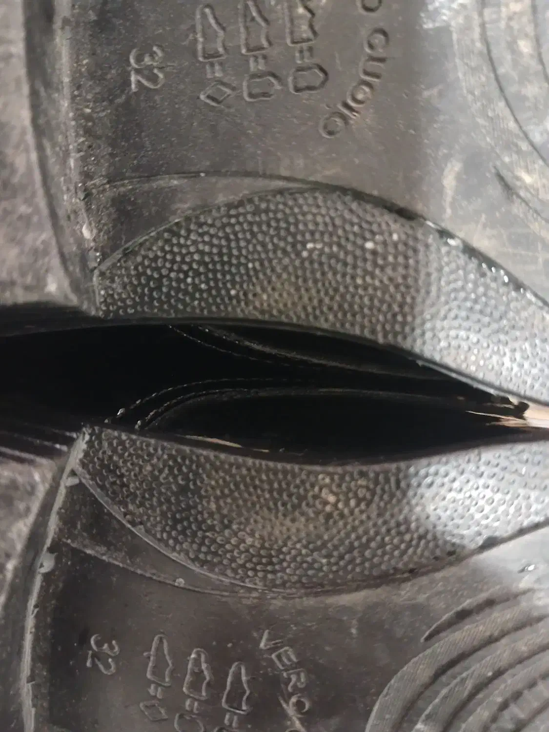 کفش پسرانه ورنی سایز ۳۲|کفش و لباس بچه|ساری, |دیوار