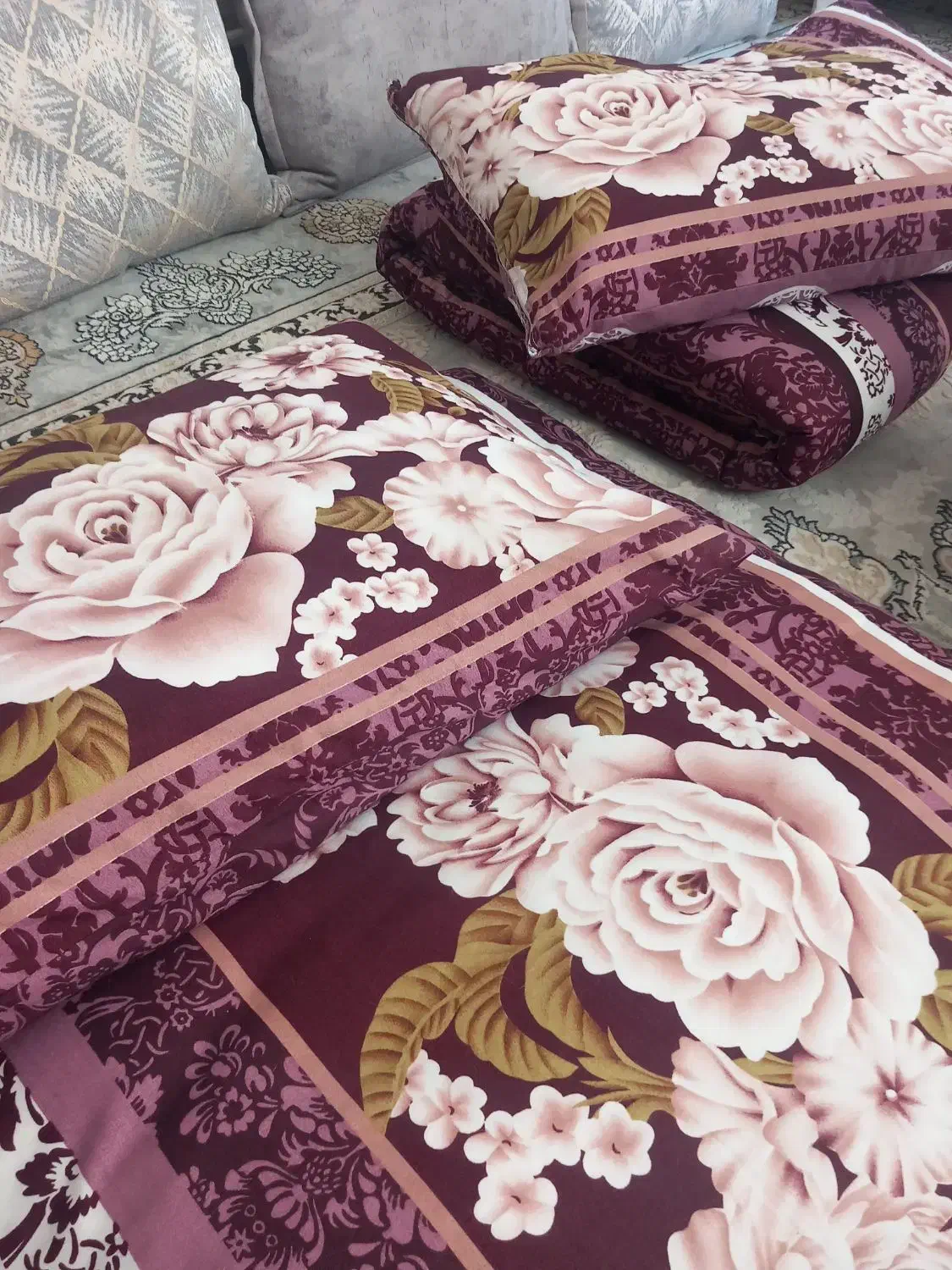 تشک و بالش|رختخواب، بالش، پتو|رباط‌کریم, رباط‌کریم|دیوار