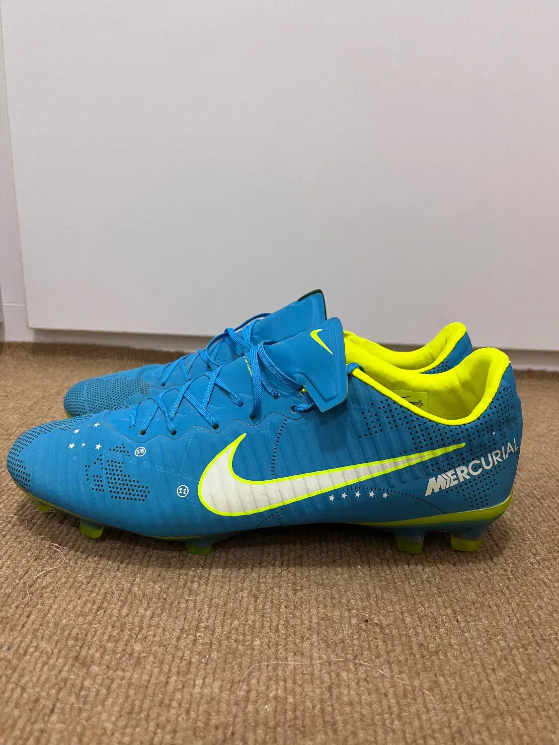 کفش ورزشی فوتبال|ورزش‌های توپی|بهبهان, |دیوار