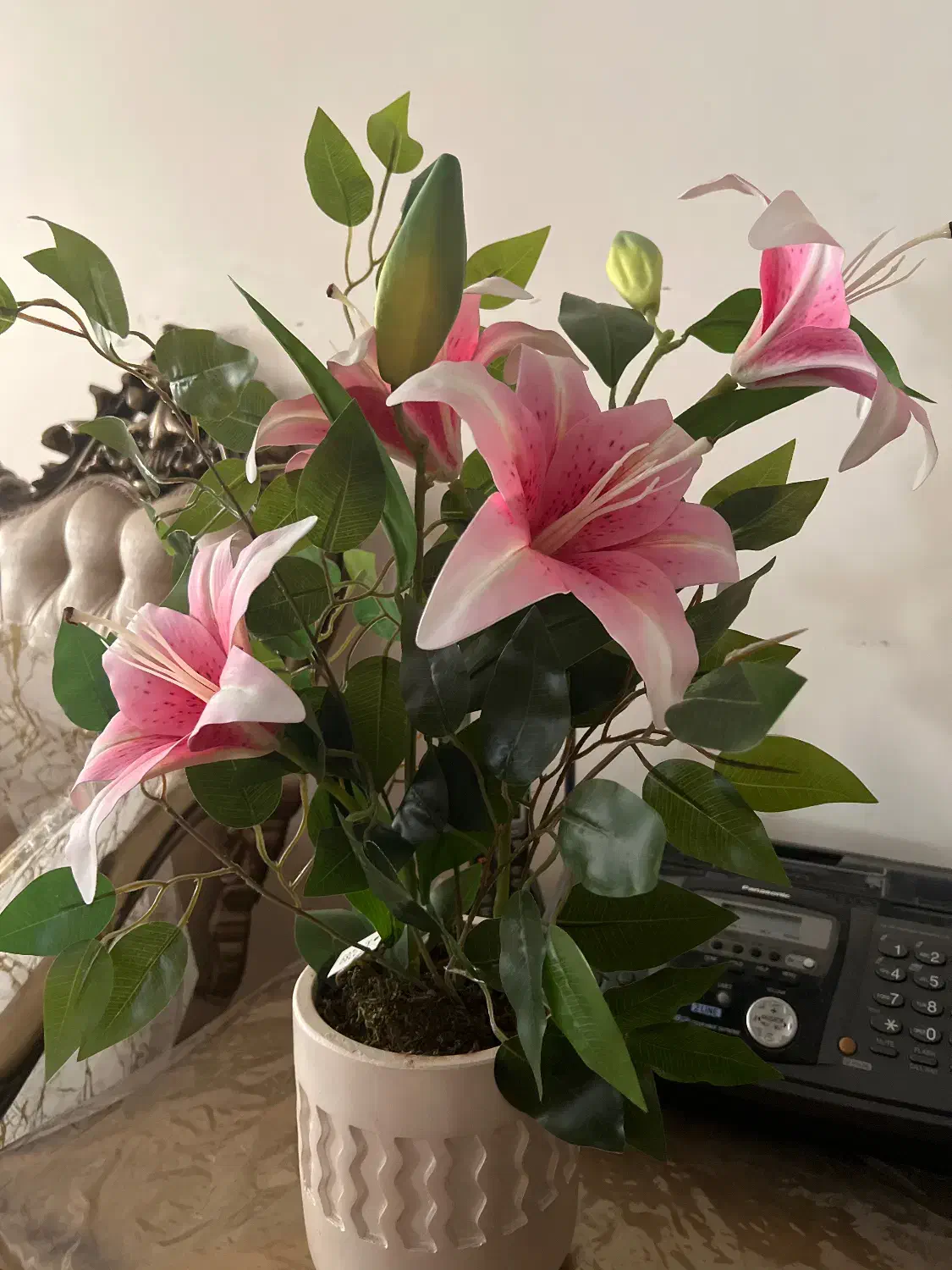 گل مصنوعی|گل مصنوعی|تهران, فلسطین (میدان انقلاب)|دیوار