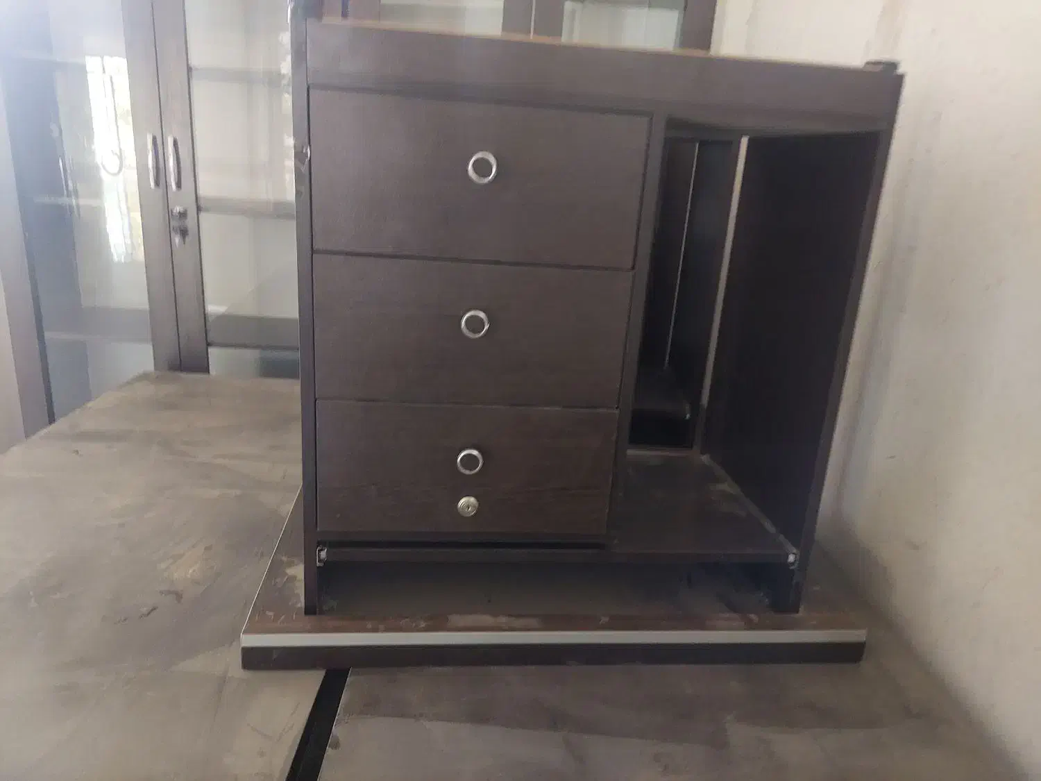 میز و کمد اداری شیک و نو و محکم|مبلمان اداری|قم, میرزائیه|دیوار