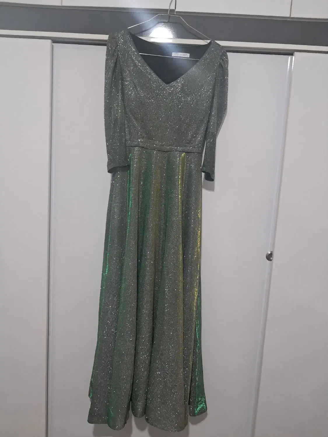 پیراهن مجلسی|لباس|کنگاور, |دیوار