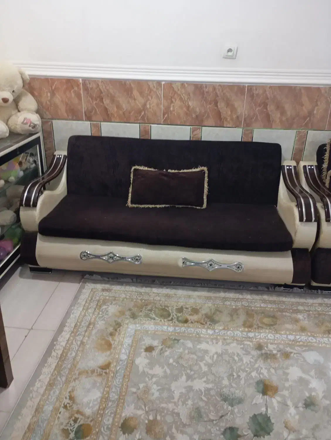 دو دست مبل در حد نو|مبلمان خانگی و میز عسلی|میناب, |دیوار