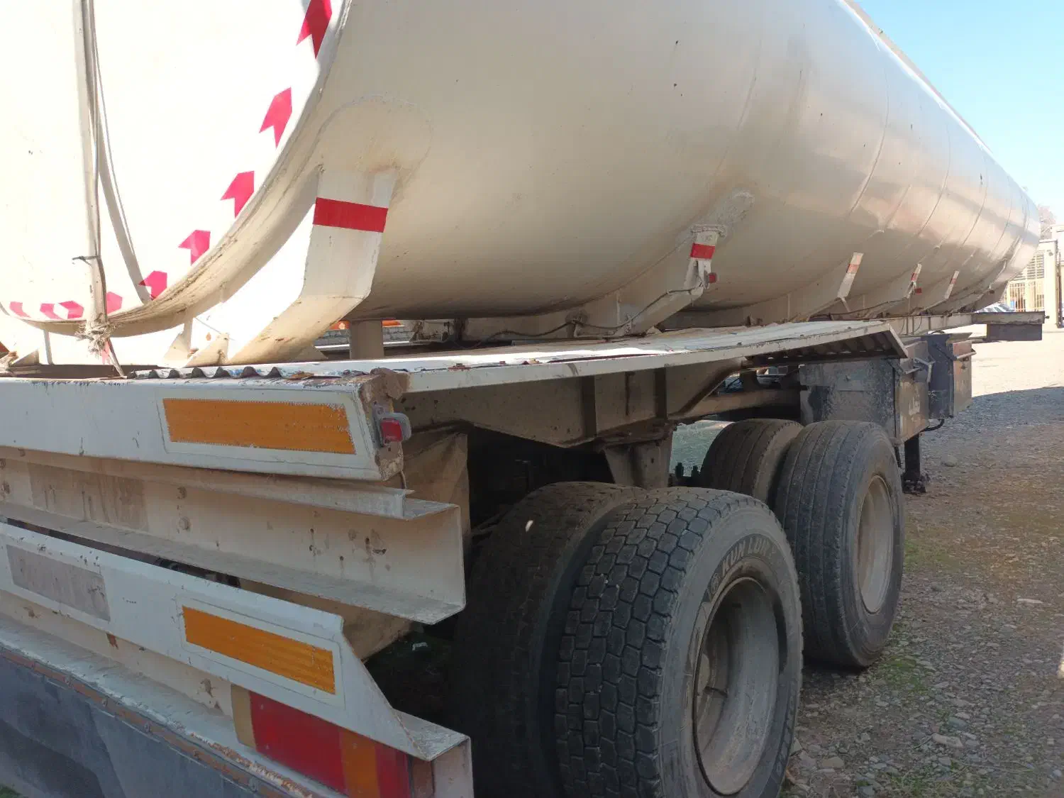 تریلی تانکر۳۴هزاری ومخزن خشک|خودرو سنگین|بیستون, |دیوار