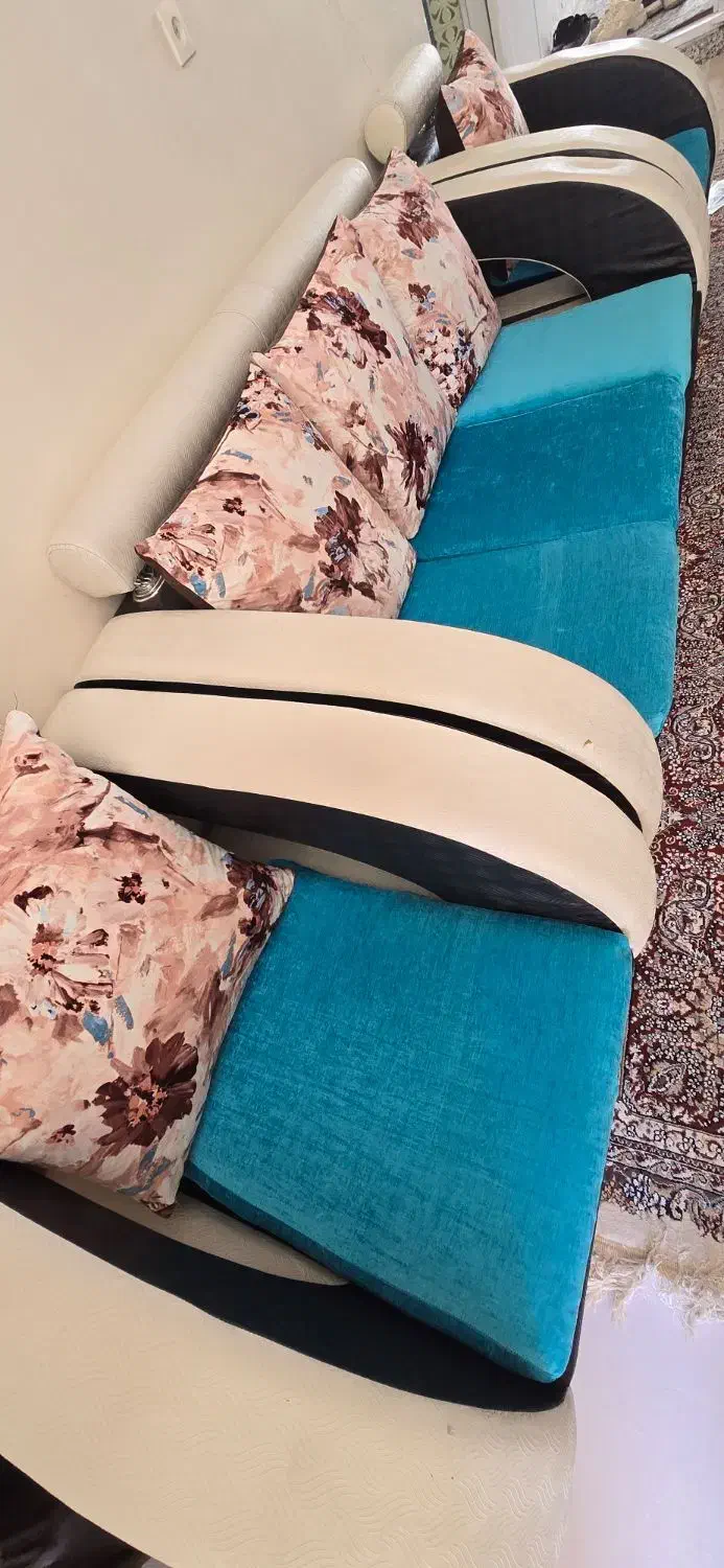 مبلمان هفت نفره با تمیز با کوسن|مبلمان خانگی و میز عسلی|شیراز, لاله|دیوار