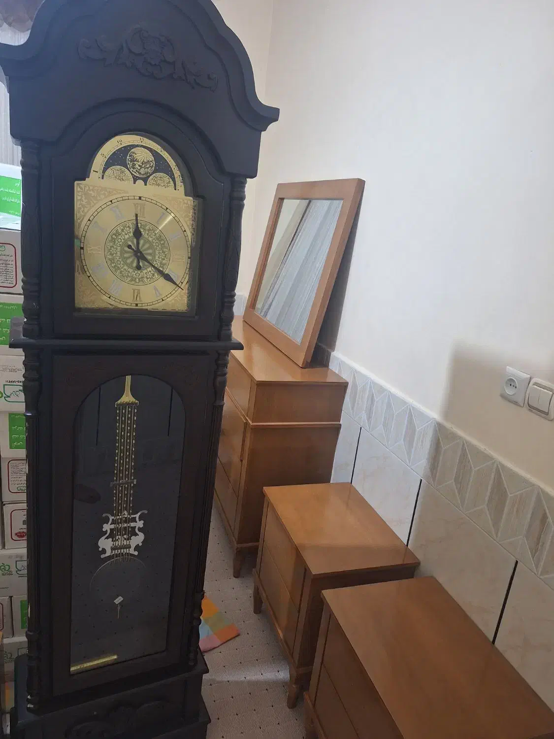 ساعت شیک و خوب به همراه تشک تخت دونفره|ساعت دیواری و تزئینی|باشت, |دیوار