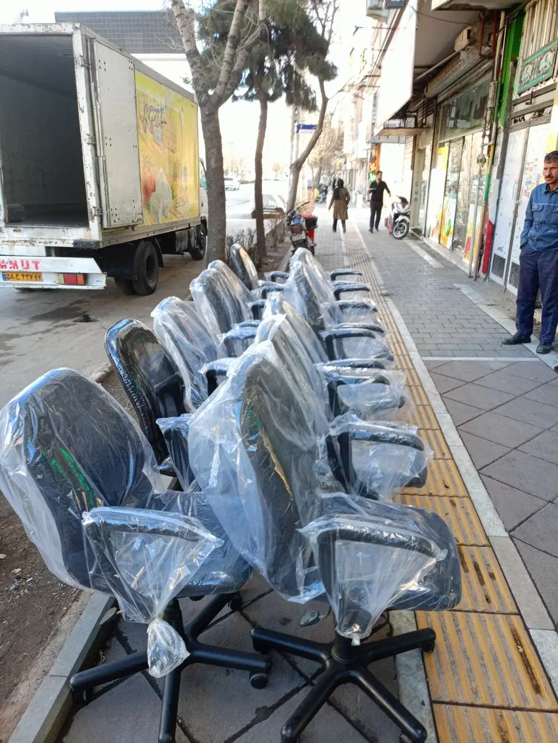 صندلی اداری یک شکل.خرید عمده وتکی با ضمانت|مبلمان اداری|مشهد, شهید مطهری|دیوار