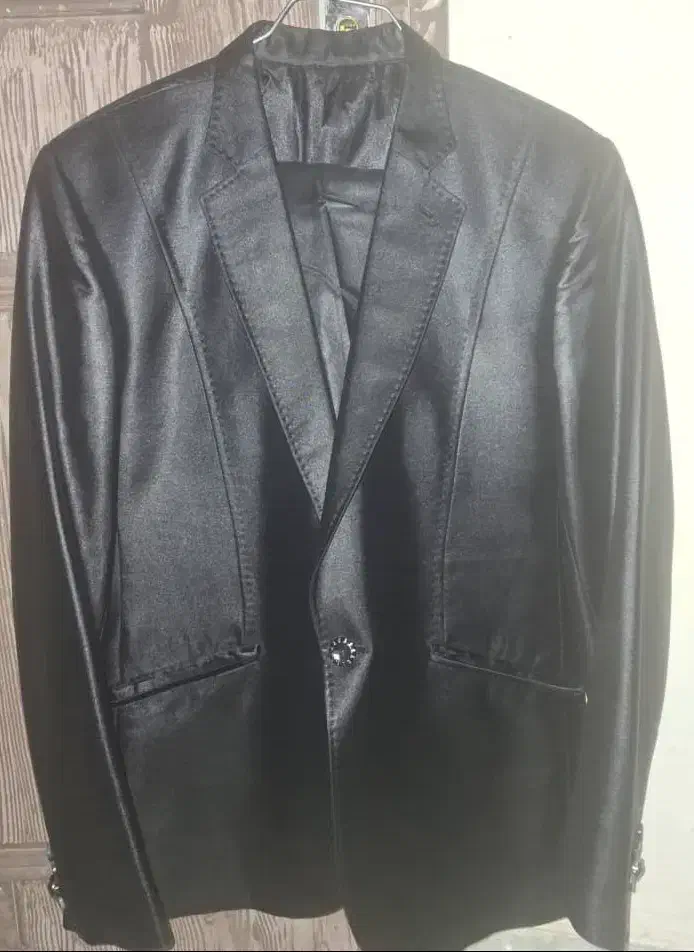 کت وشلواربراق|لباس|شاهین‌شهر, نبوت|دیوار