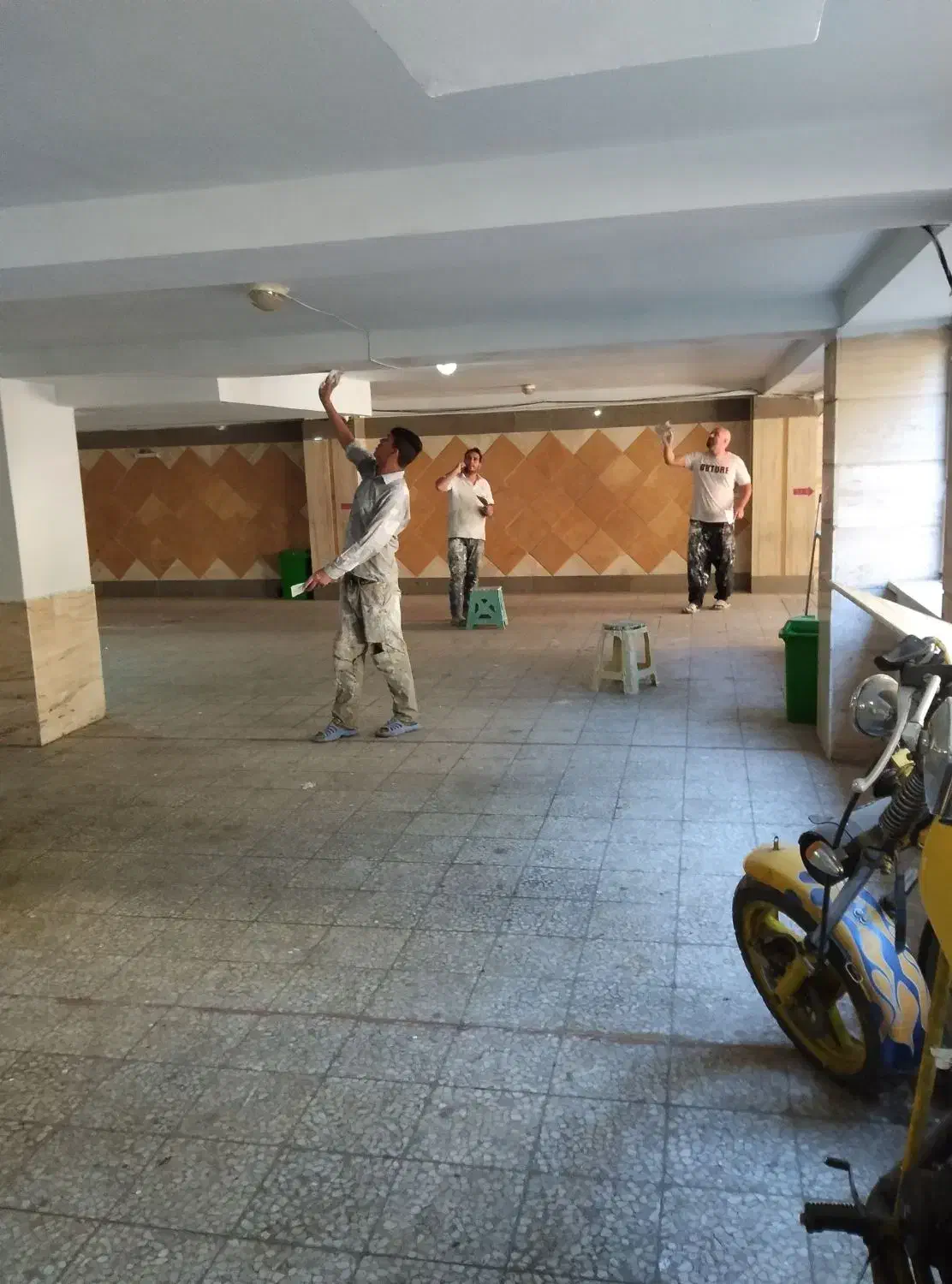 نقاشی رنگ آمیزی ساختمان تمام نقاط تهران|خدمات پیشه و مهارت|تهران, دریاچه شهدای خلیج فارس|دیوار