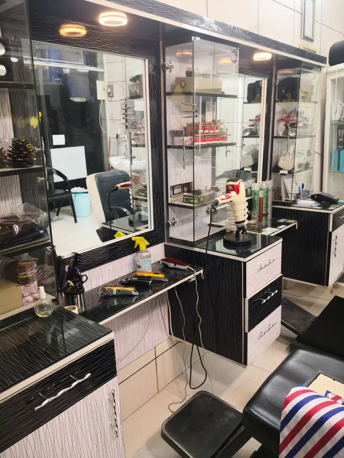 دکور ارایشگاه|آرایشگاه و سالنهای زیبایی|کاشمر, |دیوار