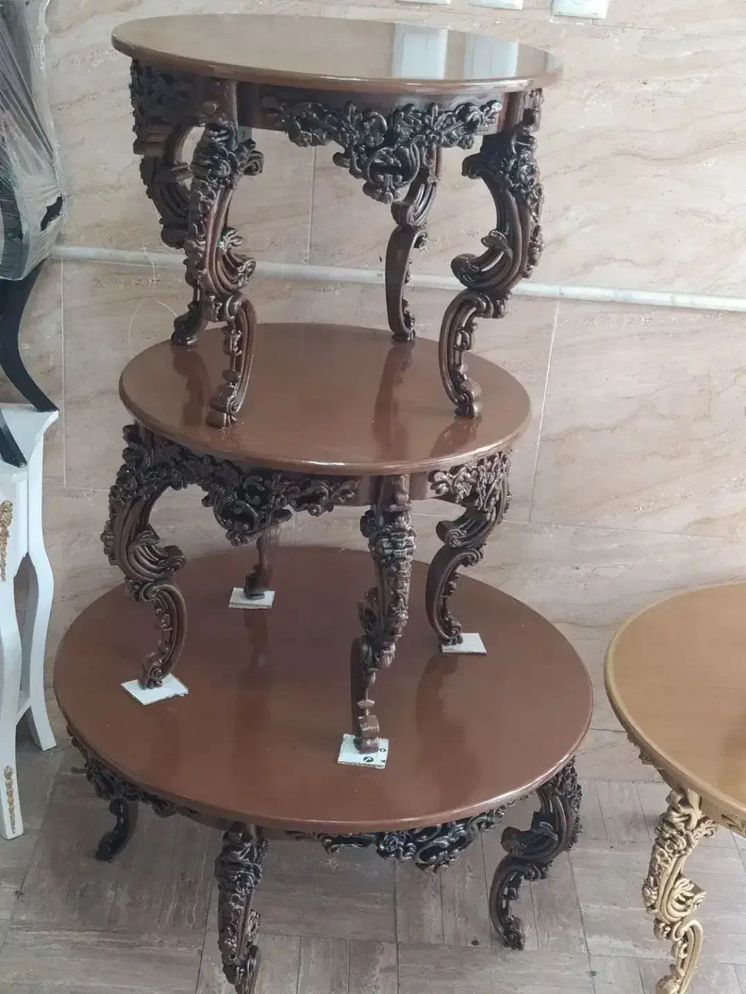 ست ۳ عددی جلومبلی و عسلی گرد|مبلمان خانگی و میز عسلی|کرمان, |دیوار