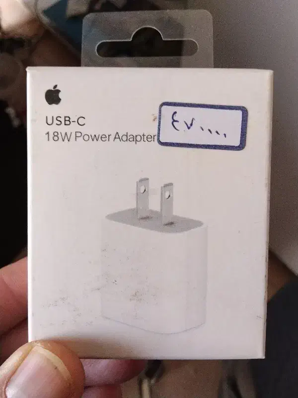 تعدادی آداپتور لپ تاپ موبایل مانیتور مودم دوربین|قطعات و لوازم جانبی رایانه|یزد, |دیوار