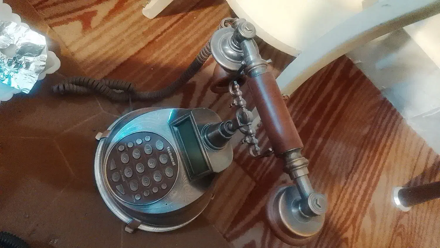 تعدادی وسایل|تلفن رومیزی|تربت‌حیدریه, اندیشه|دیوار