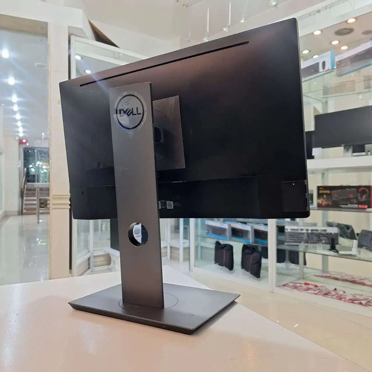 مانیتورDell P2217 با پورت HDMI همراه با گارانتی|قطعات و لوازم جانبی رایانه|اصفهان, نقش جهان|دیوار