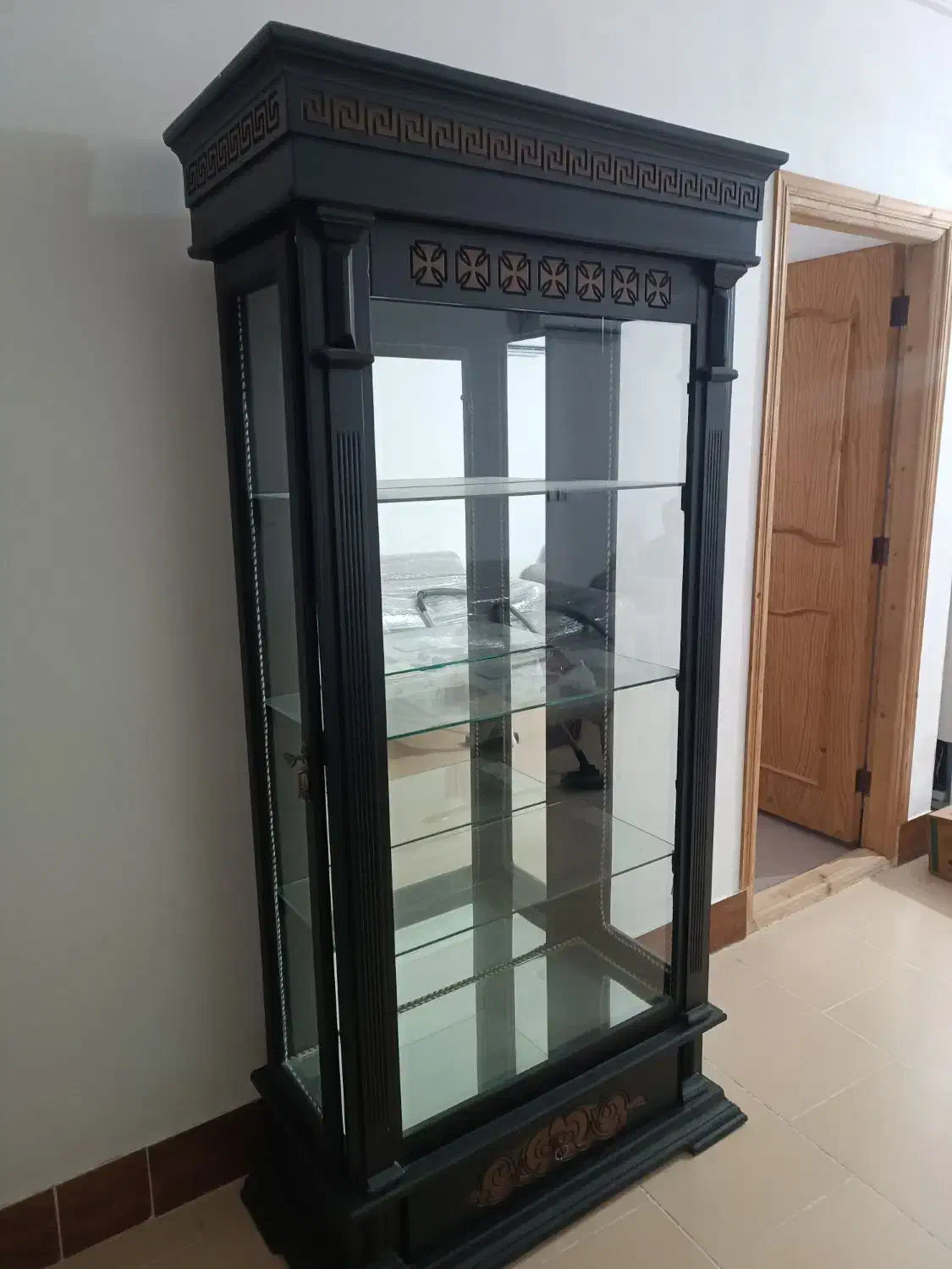 بوفه شیشه ای چهار طبقه|بوفه، ویترین، کنسول|علی‌آباد کتول, |دیوار