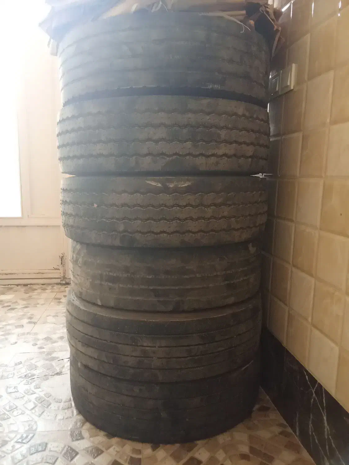 لاستیک ۲۳۵خاوری،نیسانی|قطعات یدکی و لوازم جانبی|ساوه, |دیوار