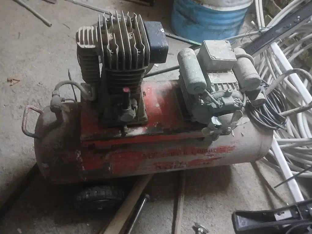 کمپرسور هوا ۸۰ ل سیلندر قوی  تخفیف جزئی پای معامله|ابزارآلات|اصفهان, فردوان|دیوار