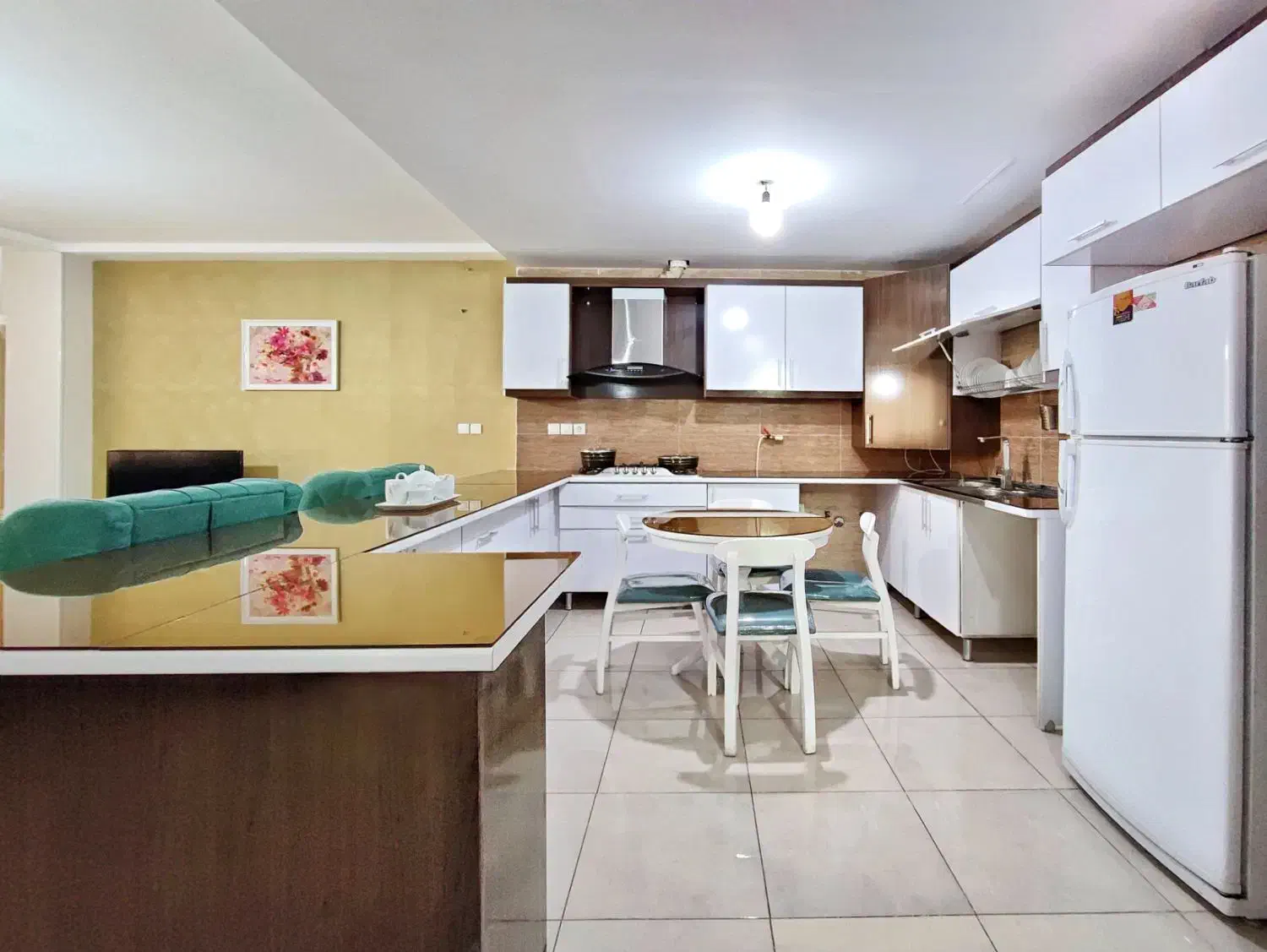 اجارهمنزلمبله تمیز |اجارهٔ کوتاهمدت آپارتمان و سوئیت|شیراز, فرهنگ شهر|دیوار