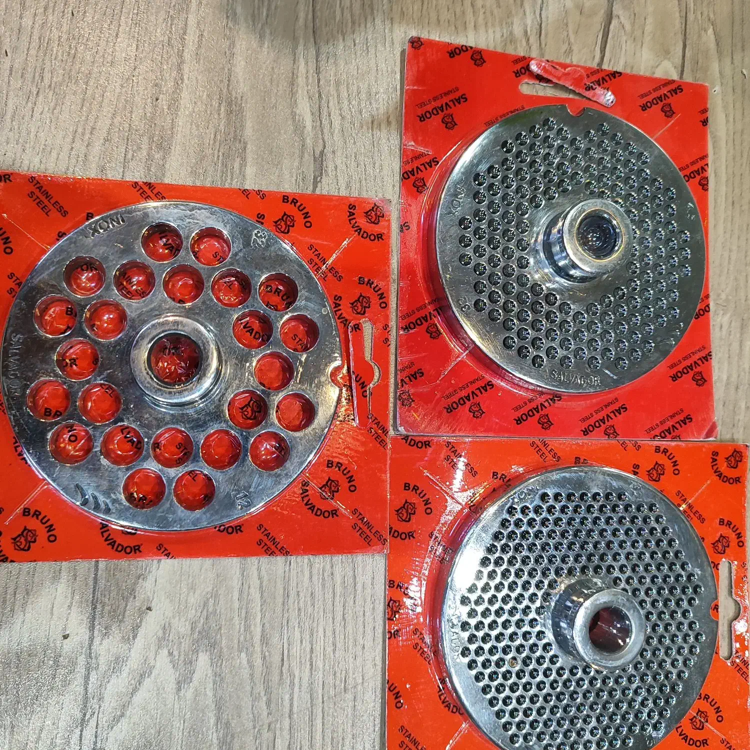 تیغ و پنجره وطوقه ومارپیچ چرخ گوشت|کافی‌شاپ و رستوران|ری, دیلمان|دیوار