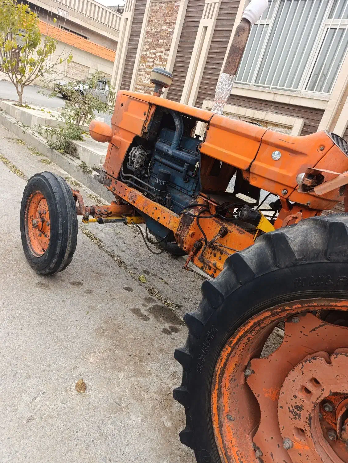 تراکتور رومانی|خودرو سنگین|الیگودرز, |دیوار